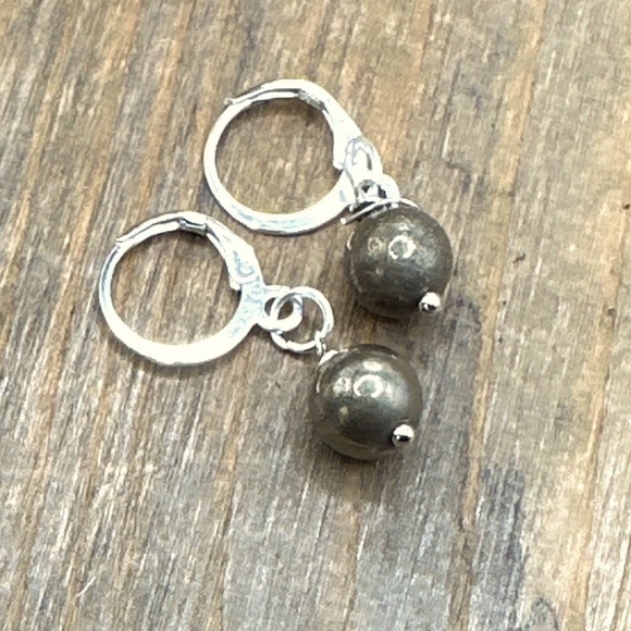 Pyrite spheres dangle drops Victorian style earrings - Picture 1 of 4